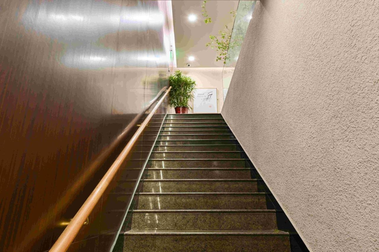 Xingshe Alley Courtyard Hotel Beijing Wangfujing Forbidden City Branch - Breakfast Included & English Speaking Reception & Free Wifi And Laundry Room & Hutong Culture & Cat-Keeping & Flower-Growing Terrace & One Day Tour Service & Free Coffee Eksteriør billede